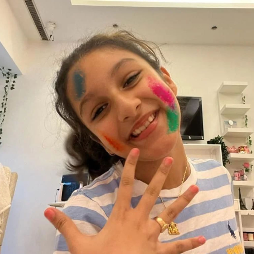 ఇందుకోసం.. సదురు సంస్థ నుంచి సితార భారీగా పారితోషకం అందుకున్నట్లు టాక్ నడుస్తుంది. అయితే ఎంత అన్న విషయంపై క్లారిటీ అయితే రాలేదు. ఇందుకోసం 3 రోజుల పాటు యాడ్ ఫిల్మ్ షూట్లో కూడా సితార పాల్గొన్నట్లు తెలిసింది.