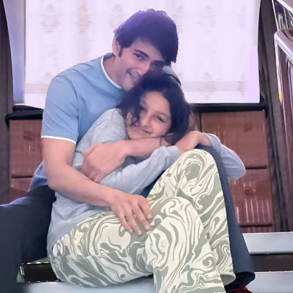 డ్యాన్స్లో ఎంతో ప్రావీణ్యం సంపాదించిన సితార.. ఇండస్ట్రీకి ఎంట్రీ ఇస్తుందా..? ఇస్తే నటిగానా..? నిర్మాతగానా లేదా మరోదైనా క్రాఫ్ట్పై తనకు ఇంట్రస్ట్ ఉన్నదా తెలియాలంటే ఇంకొంతకాలం వెయిట్ చేయాల్సిందే.