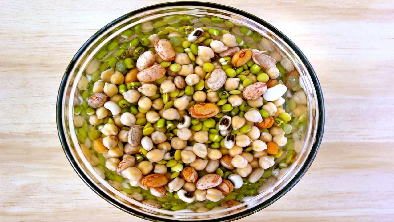 Soaked Food Benefits: వీటిని నానబెట్టుకుని తినకపోతే అంతే.. ఆరోగ్య సమస్యలన్నీ మీ వెంటే..!