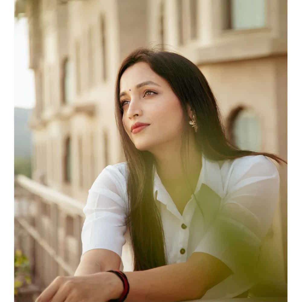కేజీఎఫ్ సినిమాతో హీరోయిన్ గా పరిచయం అయ్యి వరుస అవకాశాలతో దూసుకుపోతున్న ముద్దుగుమ్మ శ్రీనిధి శెట్టి.. టాలీవుడ్ ఎంట్రీ కు రెడీగా ఉంటూనే ఈ అమ్మడు సోషల్ మీడియాలో ఎప్పుడు చాల యాక్టీవ్ గా ఉంటుంది. తాజాగా ఈ అమ్మడు షేర్ చేసిన ఫొటోస్ ఓ రేంజ్ లో ఎట్రాక్ట్ చేస్తున్నాయి.