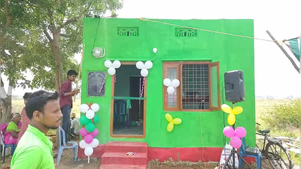 Telangana: ఒంటరి మహిళకు అండగా విద్యార్థులు.. స్వయంగా ఇంటిని నిర్మించిన స్టూడెంట్స్పై ప్రశంసలు..