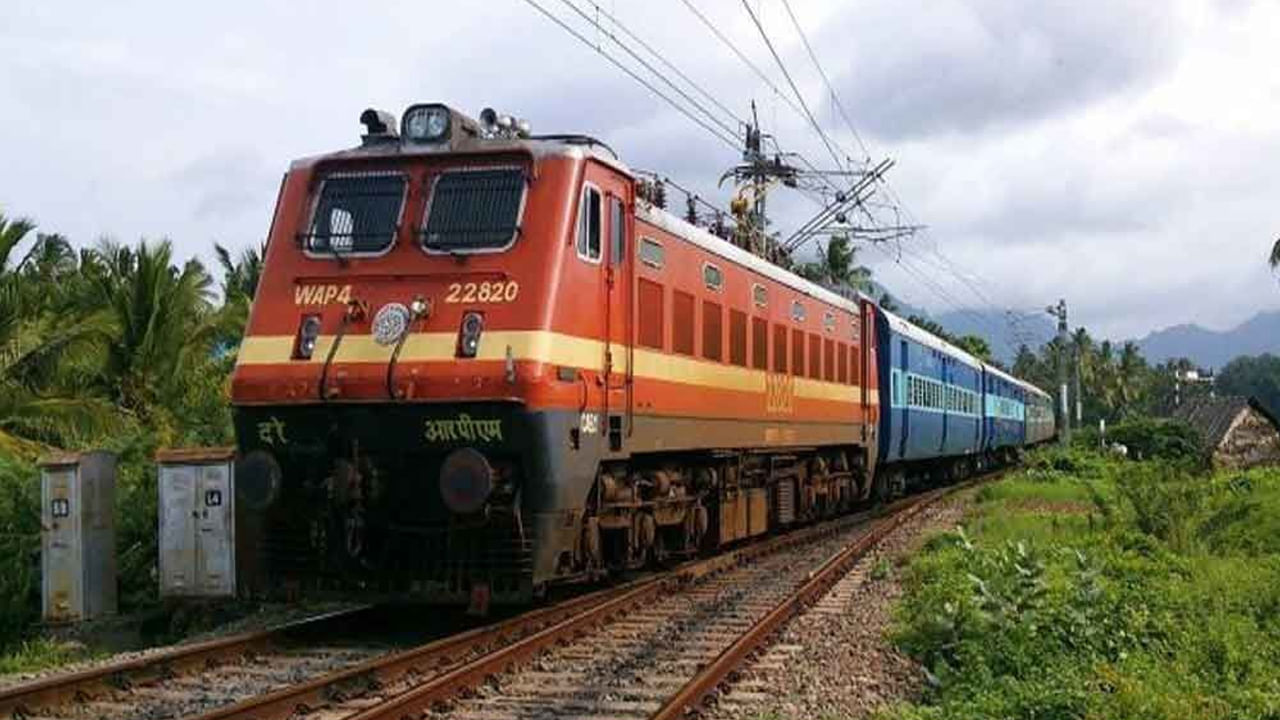 Special Trains: హైదరాబాద్ నుంచి మరో స్పెషల్ ట్రైన్.. విజయవాడ మీదుగా.. డేట్స్, టైమింగ్స్ ఇవే..