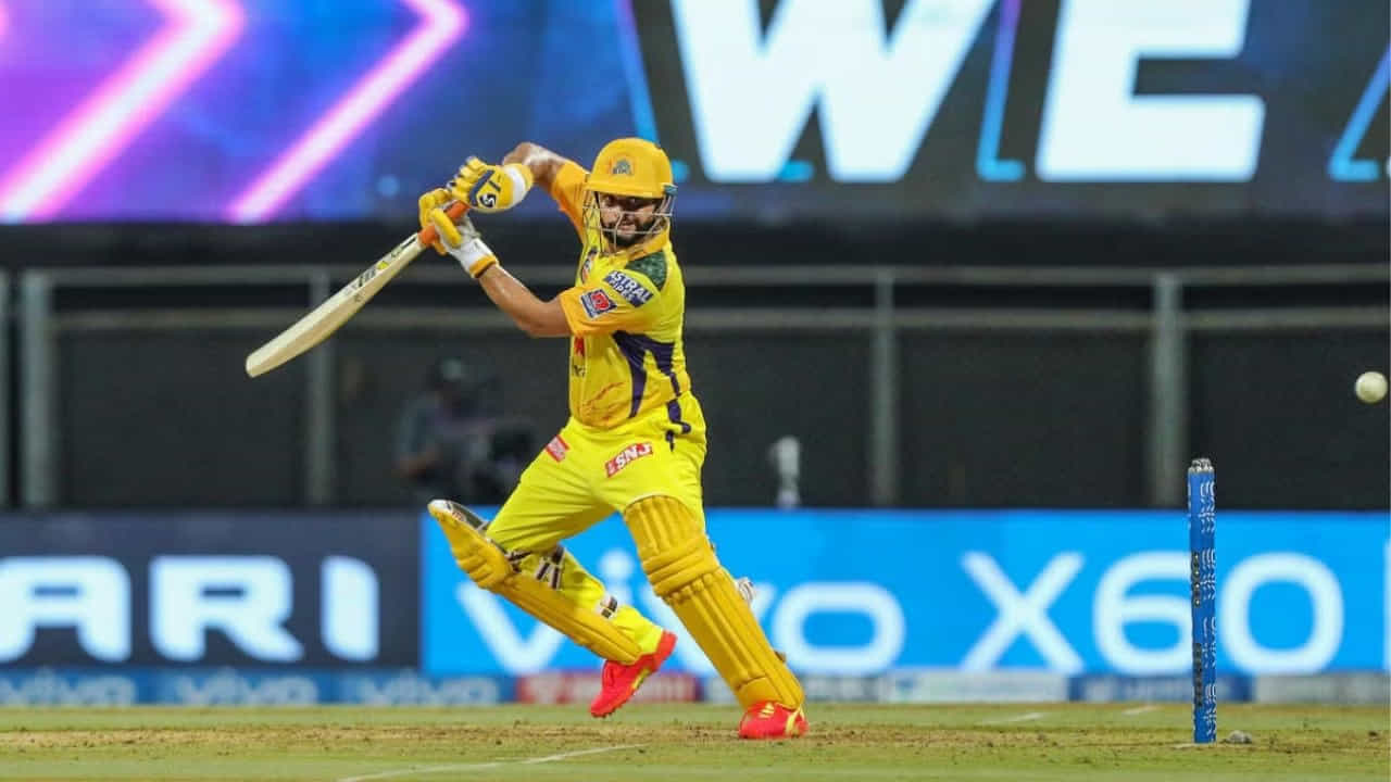 సురేష్ రైనా: 2012 ఐపీఎల్ ఫైనల్ మ్యాచ్‌లో చెన్నై సూపర్ కింగ్స్, కోల‌కతా నైట్ రైడర్స్ తలపడ్డాయి. ఆ మ్యాచ్‌లో సురేశ్ రైనా 38 బంతుల్లోనే 3 ఫోర్లు, 4 సిక్సర్లతో మొత్తం 73 పరుగులు చేశాడు. అయితే ఈ ఫైనల్ మ్యాచ్‌లో రైనా రాణించినా చెన్నై మాత్రం రన్నరప్‌గా నిలిచింది.