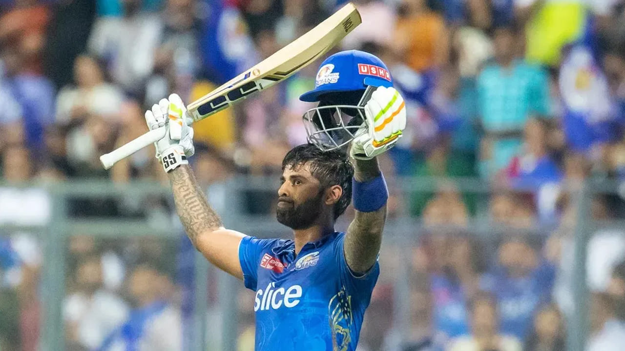 గెలిచిన జట్టులోని ఆటగాడికి మ్యాన్ ఆఫ్ ద మ్యాచ్ ఇవ్వాలనే నియమం లేదు. గతంలోనూ అనూహ్యంగా అద్భుత ప్రదర్శన చేసిన ఆటగాళ్లు మ్యాన్ ఆఫ్ ద మ్యాచ్ అవార్డును గెలుచుకున్న సందర్భాలు కూడా ఉన్నాయి. వీటన్నింటిని పరిగణనలోకి తీసుకుంటే సూర్యకుమార్ కంటే రషీద్ ఖాన్ మ్యాన్ ఆఫ్ ద మ్యాచ్ అవార్డుకు అర్హుడంటూ కామెంట్లు చేస్తున్నారు.