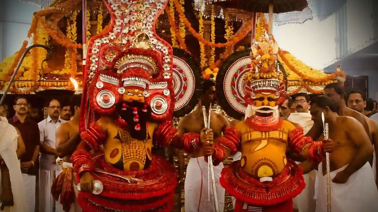 Muthappan Temple: ఆ గుడిలో కుక్కలకు ప్రత్యేక స్థానం.. దేవుడికి చేపలు టీ నైవేద్యం.. భక్తులకు ప్రసాదం..