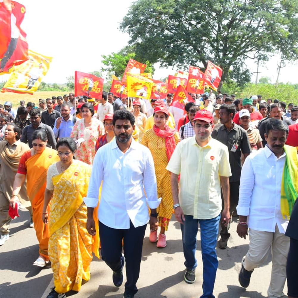  నారా లోకేష్ యువగళం పాదయాత్ర 100 రోజులు పూర్తయిన సందర్భంగా మోతుకూరు లో పైలాన్ ఆవిష్కరించిన నారా లోకేష్. 