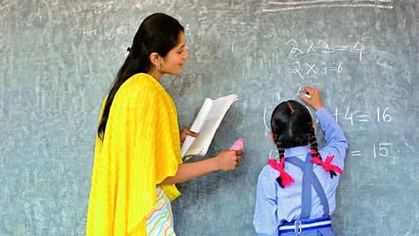 AP Teachers Transfers: ఏపీలోని టీచర్లకు బిగ్ అలర్ట్.. ట్రాన్స్ఫర్స్ గైడ్లైన్స్, షెడ్యూల్ విడుదల.. పూర్తి వివరాలివే..