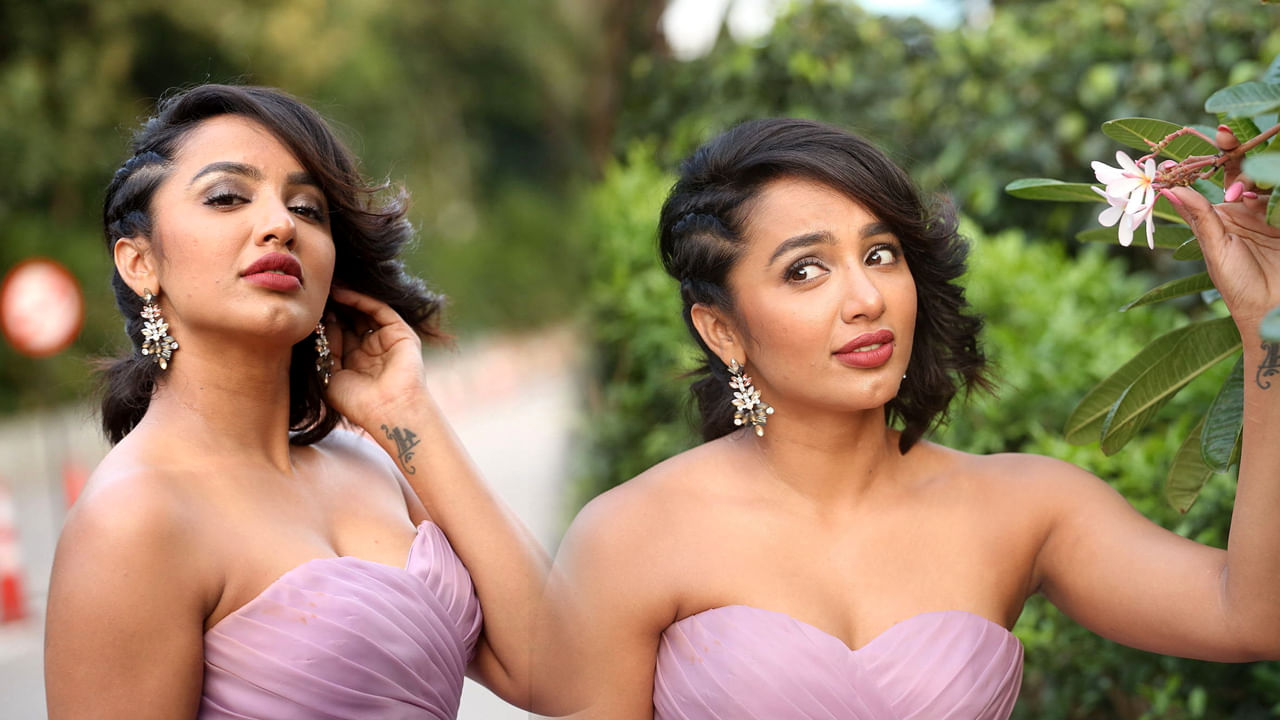 Tejaswi Madivada: డోసు పెంచిన తేజస్వి.. అందాలు ఆరబోస్తూ అదిరిపోయే ఫోజులు