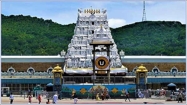 Tirumala: తిరుమల గగనతలంలోకి మరోసారి విమానాలు.. చక్కర్లు కొట్టడంపై భక్తుల విస్మయం