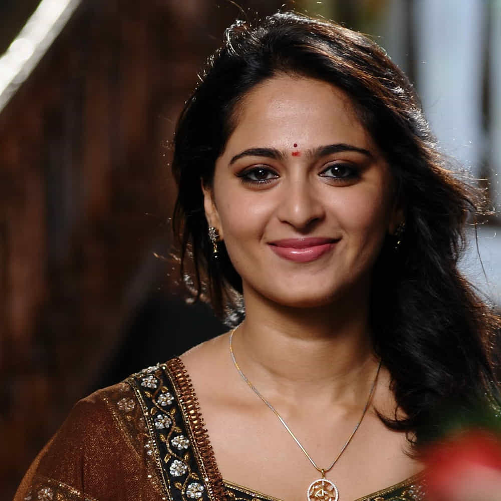 సౌత్‌ హీరోయిన్లలో అనుష్క అంటే తనకు అభిమానమని ఆ మధ్య స్టేట్‌మెంట్‌ ఇచ్చారు రణ్‌బీర్‌ కపూర్‌. బాహుబలిలో దేవసేనగా ఉత్తరాది జనాల మెప్పు పొందిన అనుష్క ఎందుకో బాలీవుడ్‌ మీద ఎప్పుడూ సీరియస్‌గా ఫోకస్‌ చేయలేదు. నియర్‌ ఫ్యూచర్‌లో అయినా హిందీ ప్రాజెక్టులకు సైన్‌ చేస్తే చూడాలన్నది ముంబై వాలాల కోరిక.