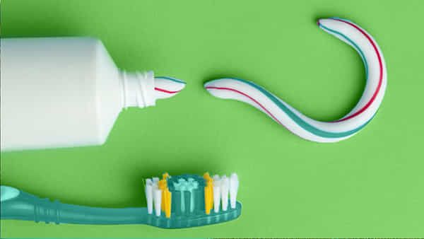 Toothpaste Uses: టూత్పేస్ట్తో ఎన్ని ప్రయోజనాలో.. దంతాలు శుభ్రం చేయడానికి మాత్రమే అనుకుంటే పప్పులో కాలేసినట్లే..!