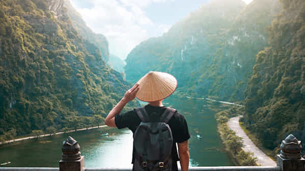Tourist: హోటల్లో రూం తీసుకున్న టూరిస్టు.. తన బెడ్ కింద ఉన్నదాని గురించి తెలుసుకుని షాక్