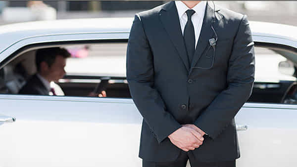 Body Guard: జీతం ఇవ్వడం లేదనీ.. క్యాబినెట్ మంత్రిని గన్తో కాల్చి చంపిన బాడీ గార్డు