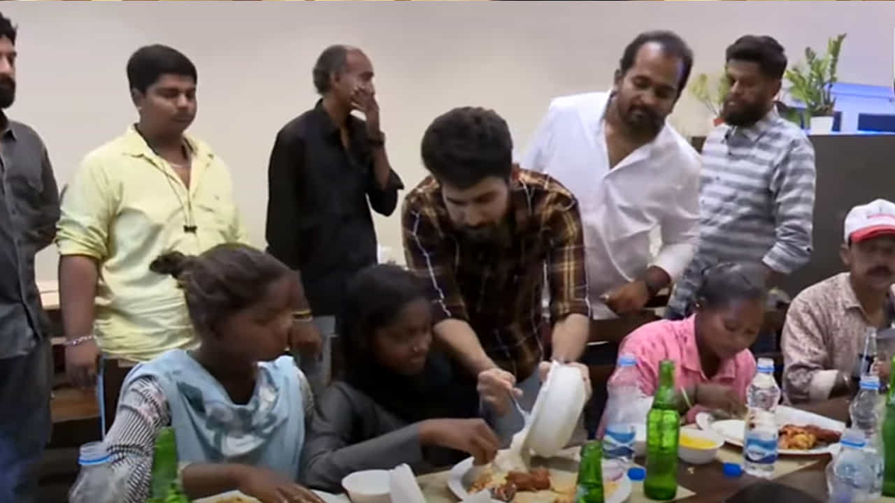 ఇందుకోసం తెలుగు రాష్ట్రాల్లోనే ఇళ్లు కట్టుకుంటానంటూ విజయ్ ఆంటోని తెలిపాడు. అలాగే తెలుగు భాష కూడా నేర్చుకుంటానని పేర్కొన్నాడు.