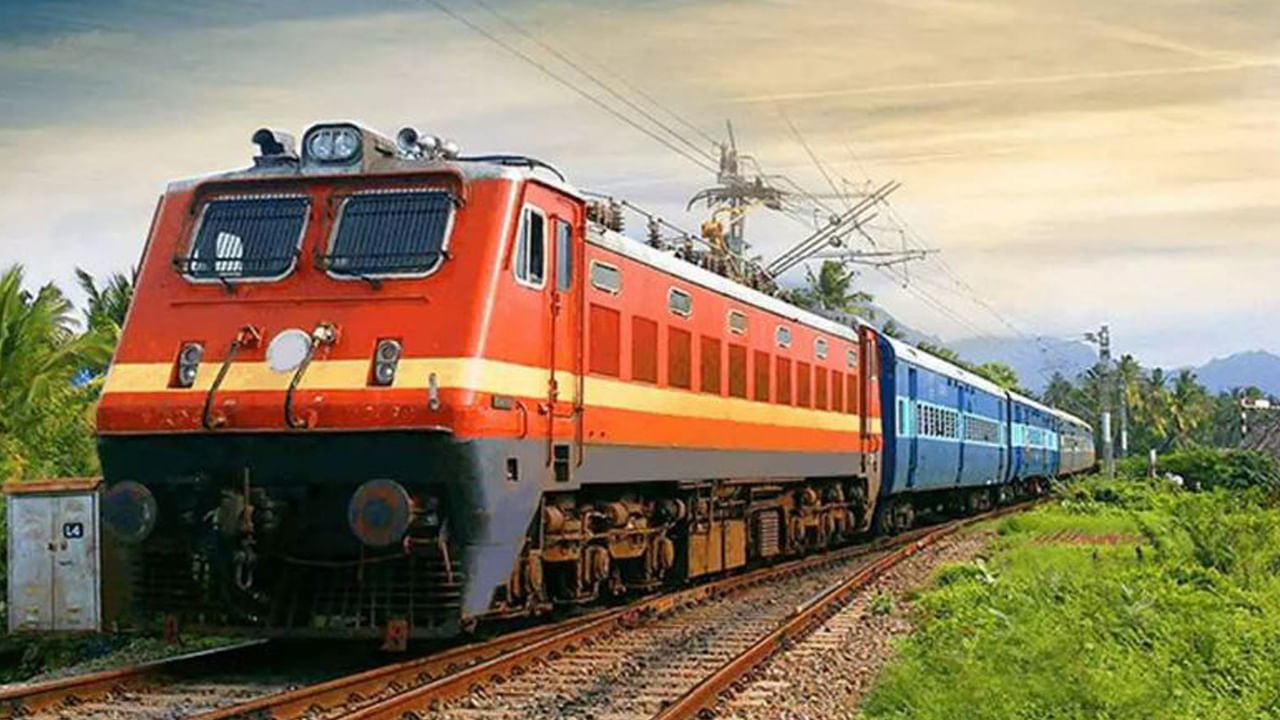 Indian Railways: రైల్వే ప్రయాణికులకు గుడ్‌న్యూస్.. విశాఖపట్నం-కాచిగూడ ఎక్స్‌ప్రెస్‌ మహబూబ్‌నగర్‌ వరకు పొడిగింపు..