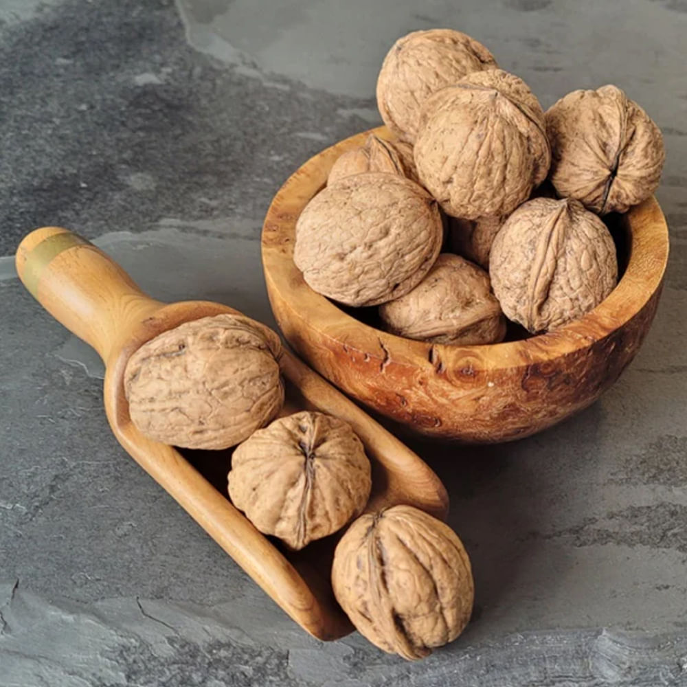 ప్రతిరోజూ అరకప్పు వాల్‌నట్స్‌ను తీసుకోవడం ద్వారా చెడు కొలెస్ట్రాల్‌కు చెక్‌పెడుతూ గుండె ఆరోగ్యాన్ని బాగు చేస్తుందని పరిశోధనల్లో తేలింది.