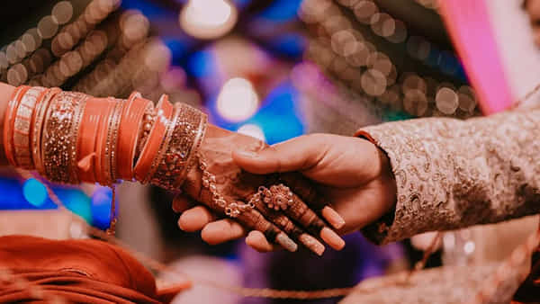 కట్నం సరిపోలేదని పెళ్లే వద్దన్న వరుడు.. ఇంటిల్లిపాదికి గుణపాఠం చెప్పిన వధువు..