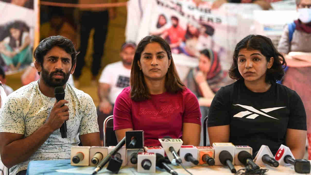 Wrestlers protest: బ్రిజ్‌భూషణ్‌ను అరెస్ట్‌ చేయాల్సిందే.. అంతర్జాతీయ స్థాయికి పోరాటం.. కేంద్రానికి రెజ్లర్ల అల్లిమేటమ్‌..