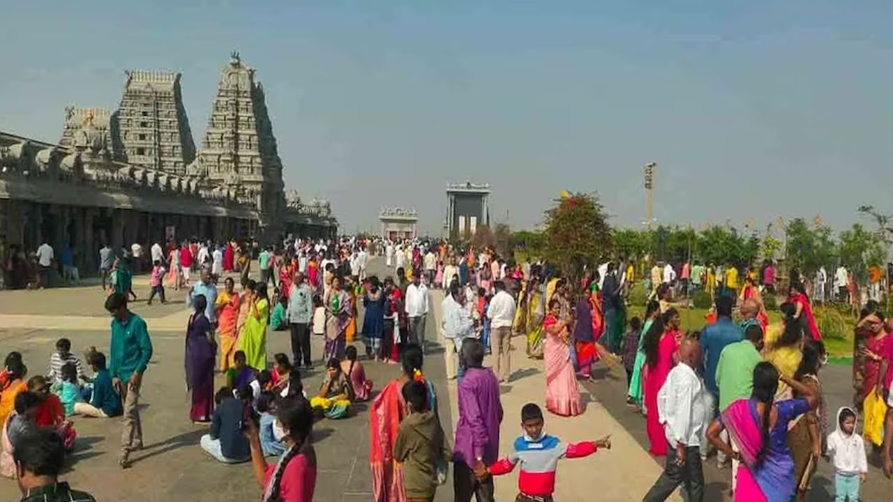 Yadadri Temple: యాదాద్రికి పోటెత్తుతున్న భక్తులు.. 21 రోజుల్లో 2.5 కోట్ల హుండీ ఆదాయం