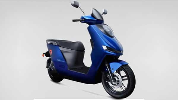 Electric Scooter: స్పోర్ట్స్ కార్ రేంజ్లో ఎలక్ట్రిక్ స్కూటర్.. క్లాసిక్ డిజైన్తో కట్టిపడేస్తోంది..
