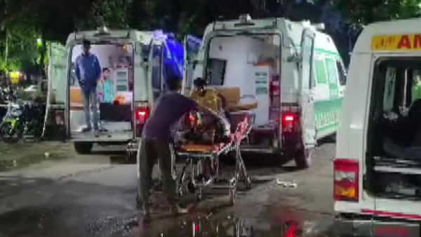 Accident: పెళ్లికి హాజరై ఇంటికి వస్తుండగా ఘోర రోడ్డు ప్రమాదం.. 10 మంది దుర్మరణం..