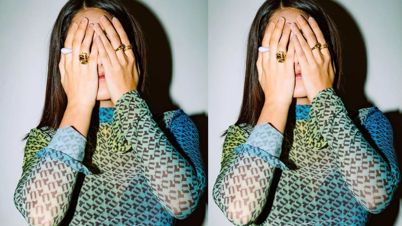 ముఖం చూపించకుండా దాగుడుమూతలు ఆడుతోన్న ఈ స్టార్ హీరోయిన్ను గుర్తుపట్టారా? ఒక్క సినిమాతోనే సూపర్ క్రేజ్