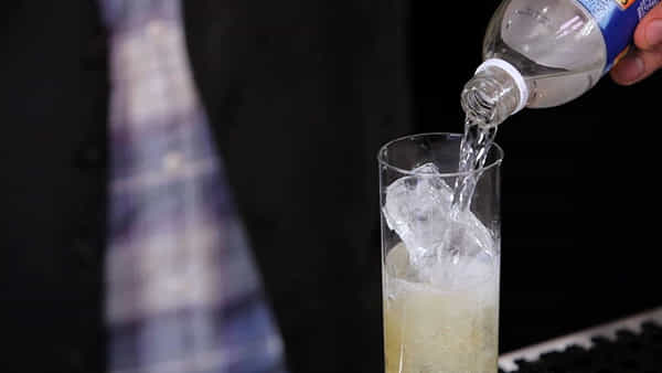 Alcohol: మందుబాబులకు ముఖ్య గమనిక..! ఆల్కాహాల్ను సోడా లేదా కూల్ డ్రింక్తో మిక్స్ చేసి తాగితే ఏమవుతుందో తెలుసా..?