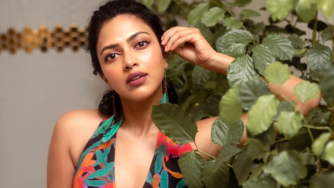 Amala Paul: మాటల్ లేవ్ మాట్లాడుకోవడల్ లేవ్.. అందాలు ఆరబోస్తూ రచ్చ రచ్చ చేసిందిగా.. వీడియో చూస్తే వామ్మో అనాల్సిందే