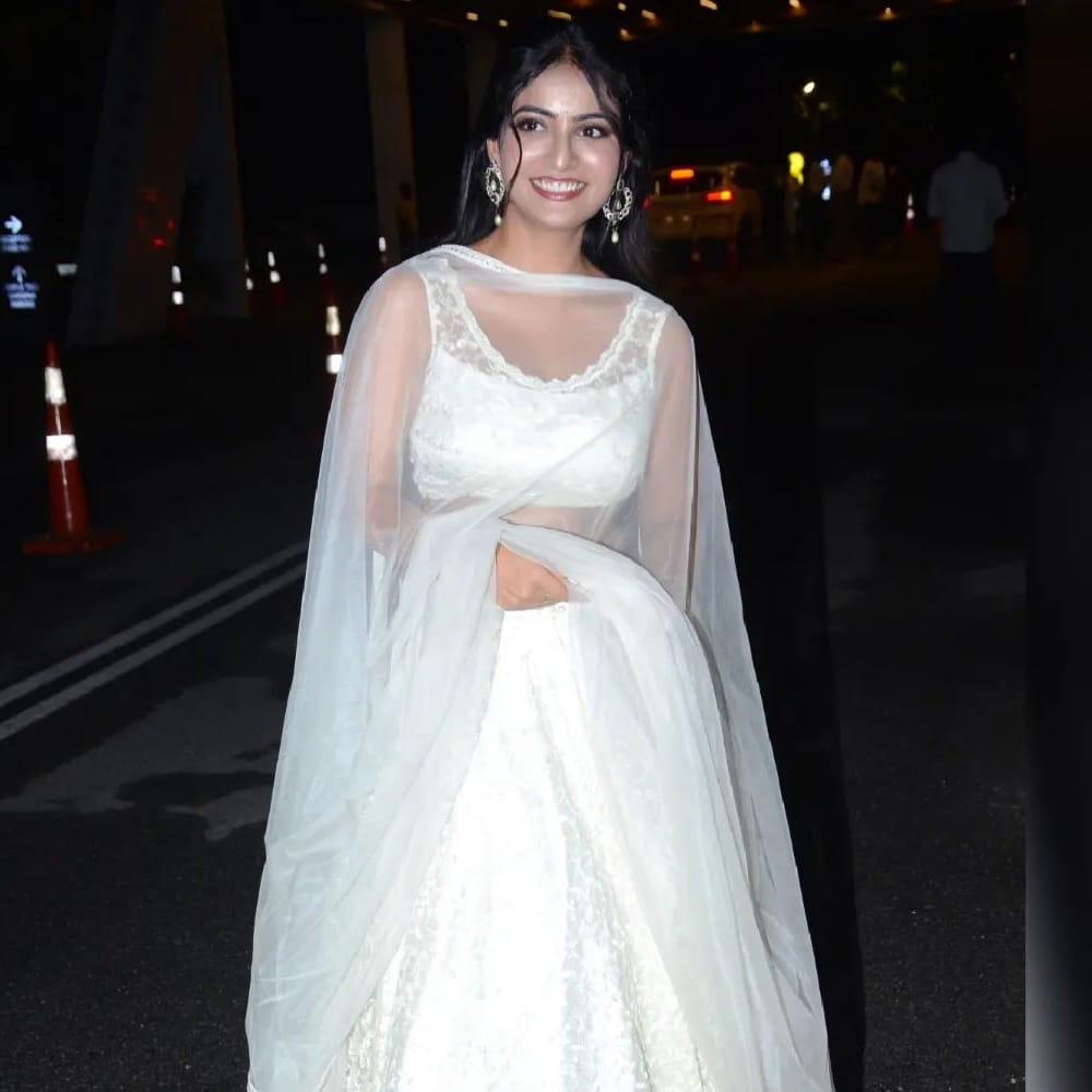 అనన్య నాగళ్ల, రవి మహాదాస్యం జంటగా ప్రస్తుతం ఓ చిత్రంలో నటిస్తున్నారు. రాజా రామ్మోహన్‌ చల్లా ఈ చిత్రానికి దర్శకత్వం వహించగా. వెన్నపూస రమణారెడ్డి నిర్మాత గా ఉన్నారు. శ్రీకాకుళం యాస లో ఇతివృత్తంతో ఈ చిత్రాన్ని నిర్మిస్తున్నారు.  ప్రస్తుతం హైదరాబాద్‌లో షూటింగ్ శెరవేగంగా జరుగుతుంది.