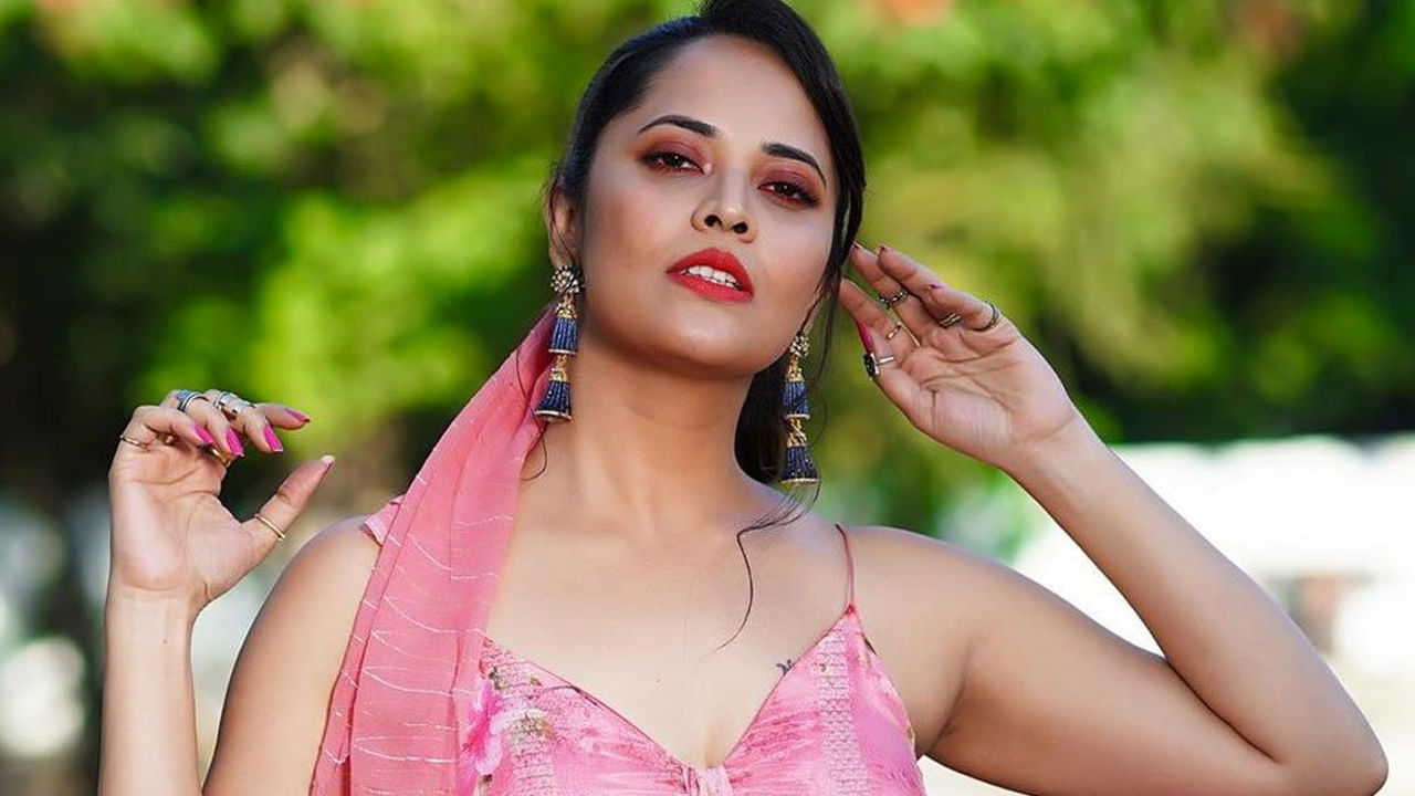 Anasuya Bharadwaj: లిప్ లాక్‌తో రెచ్చిపోయిన అనసూయ.. నెటిజన్స్ ఏమంటున్నారంటే