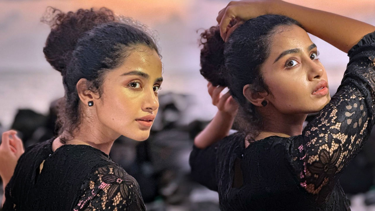Anupama Parameswaran This name needs no special introduction in the Telugu industry.  This Malayali cute grandmother who came to Telugu with successive successes has become a star heroine.  And the following for these selling expressions is huge.  The latest photos shared by this beauty are more attractive.