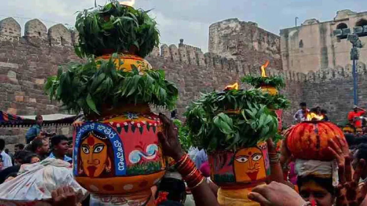 Ashada Bonalu 2023: నేటినుంచి తెలంగాణలో బోనాల పండుగ షురూ.. తొలి బోనం గోల్కొండ అమ్మవారికే..