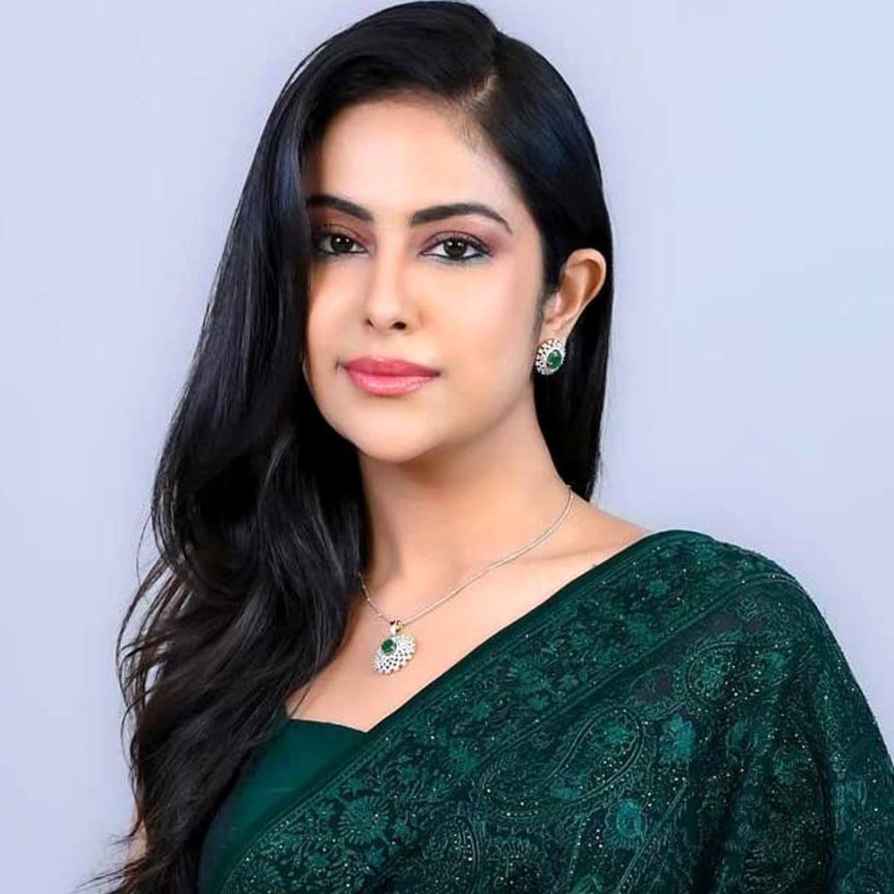 బాలీవుడ్ తో పోలిస్తే సౌత్ లో నెపోటిజం కాస్త ఎక్కువగా ఉంటుందని షాక్ ఇచ్చింది అవికా. సౌత్ లో హీరోల పవర్ పైనే సినిమా నడుస్తుంది అని చెప్పుకొచ్చింది అవికా. బాలీవుడ్ సినిమాలకు సౌత్ ఇండస్ట్రీలో ఎలాంటి ఆదరణ లేదని తెలిపింది అవికా.