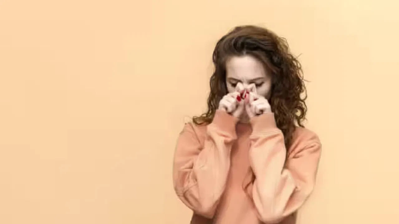 కళ్ల అందాన్ని పెంచడంలో కాటుక ముఖ్యమైన పాత్ర పోషిస్తుంది. కానీ చాలా మంది మహిళలు చెప్పే సమస్య ఏంటంటే, పెట్టుకున్న కాటుక రోజంతా ఉండదని..