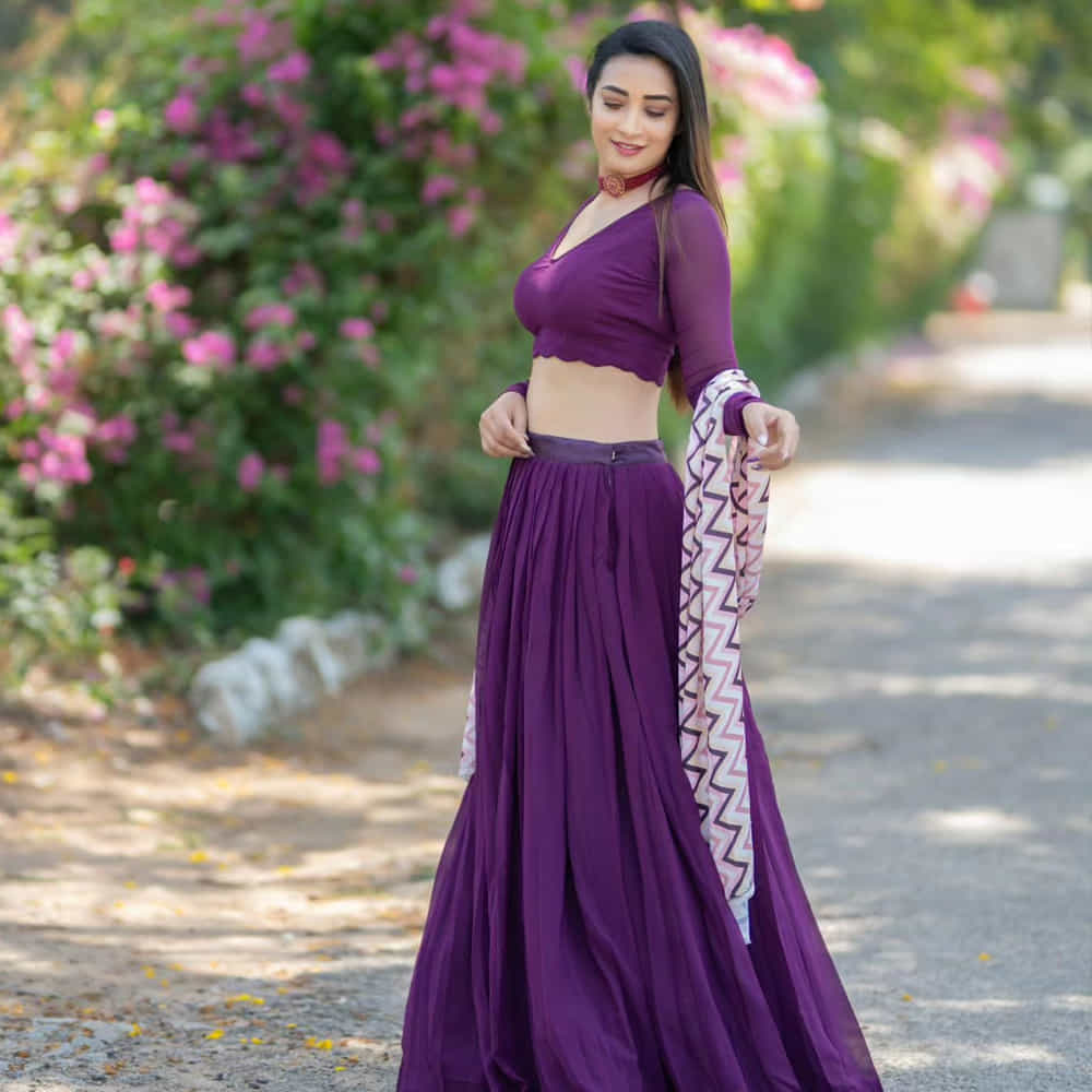 జాబిలమ్మ సీరియల్ తో బుల్లితెర పరిచయమైన భానుశ్రీ బిగ్ బాస్ షోతో తెలుగు ప్రేక్షకులకు మరింత దగ్గరైంది. పలు టీవీ షోస్ చేస్తూ ఫుల్ పాపులారిటీ సంపాదించుకుంది. ప్రస్తుతం భాను శ్రీ షేర్ చేసిన ఫోటోస్ సోషల్ మీడియా లో వైరల్ అవుతున్నాయి.