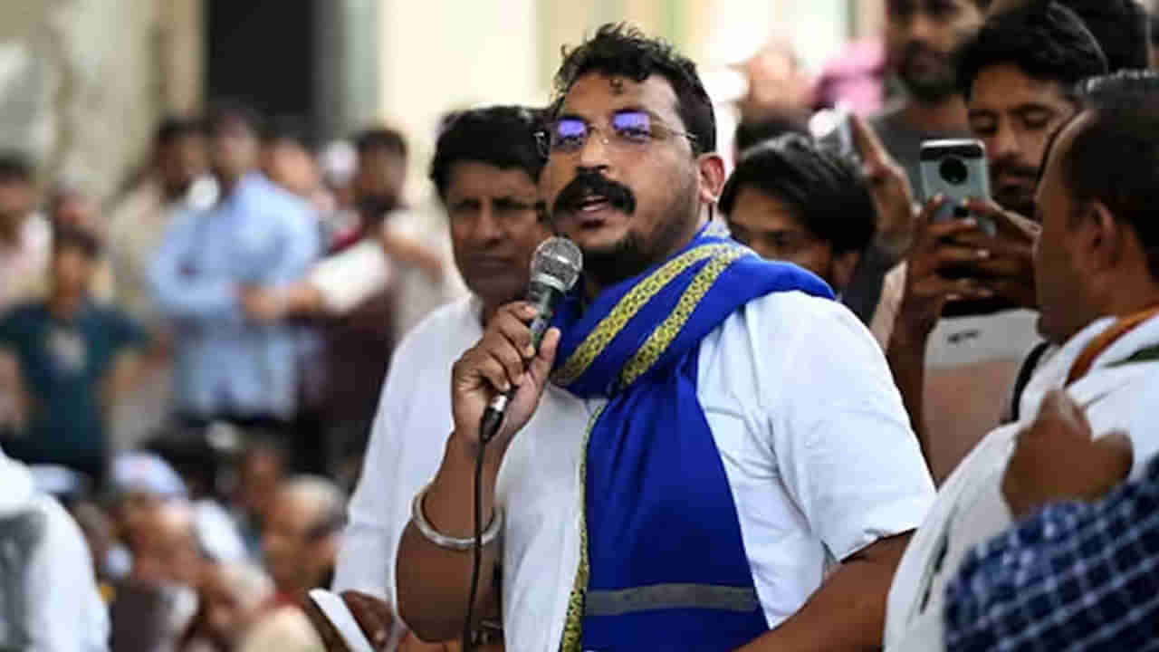 Bhim Army chief: భీమ్‌ ఆర్మీ చీఫ్‌ చంద్రశేఖర్‌ ఆజాద్‌పై కాల్పులు.. కారులో వచ్చి ఎటాక్ చేసిన దుండగులు..