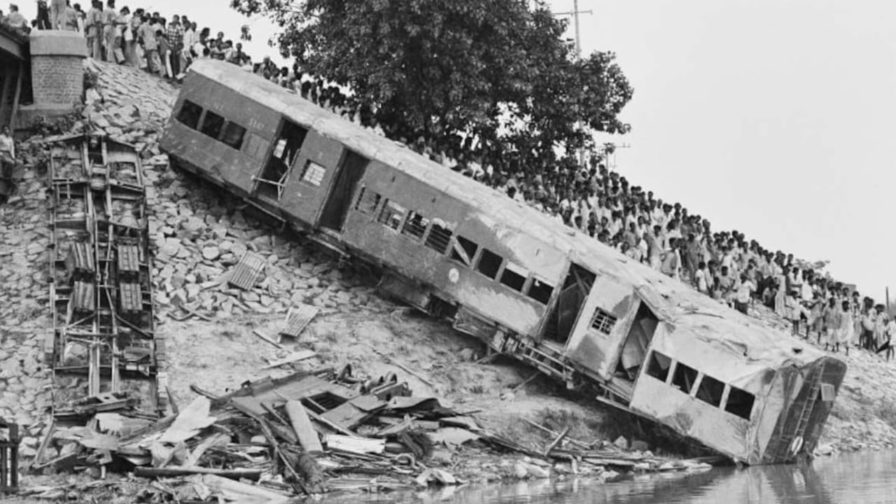 Train Accident: దేశ చరిత్రలో అతిపెద్ద రైలు ప్రమాదం ఇదే.. 8 వందలకు పైగా మృతి..!