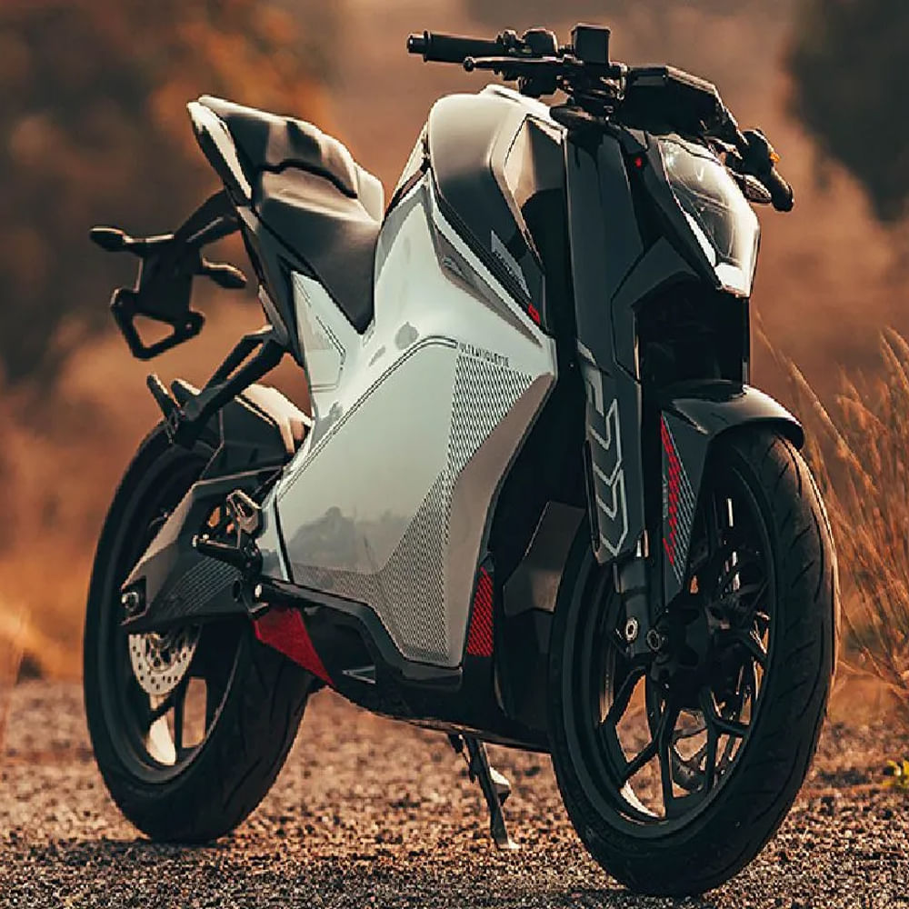 మంచి నాణ్యమైన ఇంధనాన్ని వాడండి:  మీ బైక్ నాణ్యమైన ఇంధనంతో నింపబడిందని నిర్ధారించుకోండి. ఇది ఇంజిన్ మంచి స్థితిలో ఉందని నిర్ధారిస్తుంది మరియు దాని సామర్థ్యాన్ని మెరుగుపరుస్తుంది.