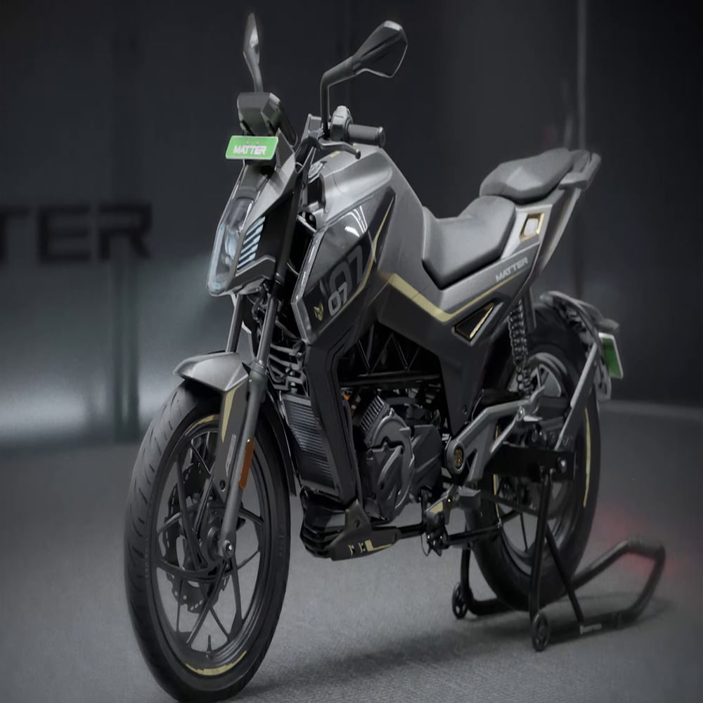 మీ బైక్‌ను క్రమం తప్పకుండా సర్వీసింగ్ చేసుకోండి  మీ బైక్‌ను మంచి స్థితిలో ఉంచుతుంది కాబట్టి మీ బైక్‌ను క్రమం తప్పకుండా సర్వీస్ చేయండి. సమయానుకూలంగా సర్వీసింగ్ ఇంజిన్ లేదా మోటార్ సైకిల్ యొక్క ఇతర సంబంధిత భాగాలలో ఏవైనా సమస్యలను గుర్తించడంలో సహాయపడుతుంది, వాటిని వెంటనే పరిష్కరించవచ్చు. సాఫీగా నడిచే బైక్ మైలేజీని పెంచడంలో మీకు సహాయపడుతుంది.