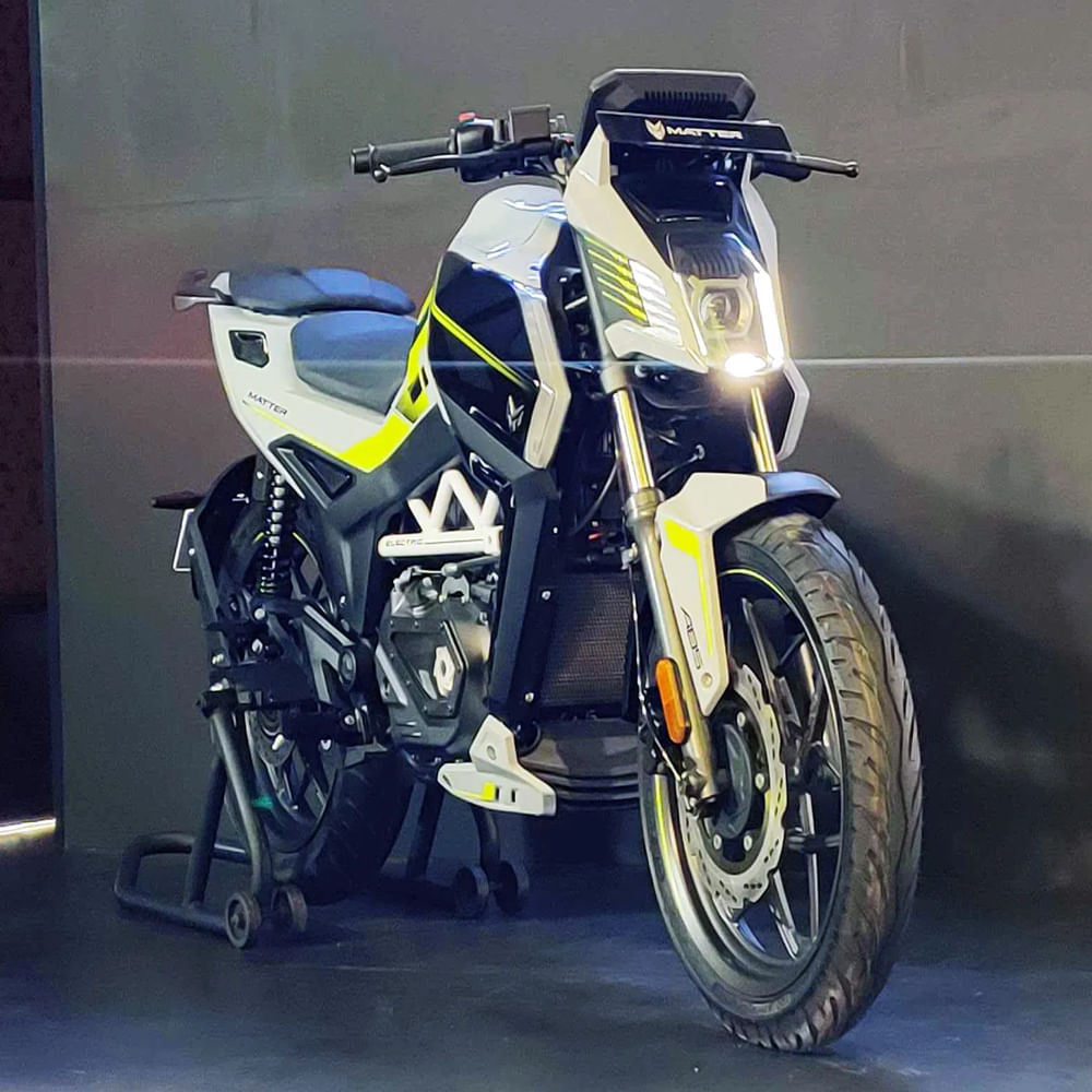 ఇంజిన్ ఆయిల్‌ను క్రమం తప్పకుండా తనిఖీ చేయండి  చెడు ఇంజిన్ ఆయిల్ ఇంజిన్ పనితీరును ప్రతికూలంగా ప్రభావితం చేస్తుంది మరియు మైలేజీని తగ్గిస్తుంది. కాబట్టి ఇంజిన్ ఆయిల్‌ను క్రమం తప్పకుండా తనిఖీ చేయండి. మీరు మీ ఇంజిన్‌కు సరైన ఆయిల్‌కు సంబంధించి అధీకృత సర్వీస్ సెంటర్‌తో తనిఖీ చేసి దానిని ఉపయోగించవచ్చు.