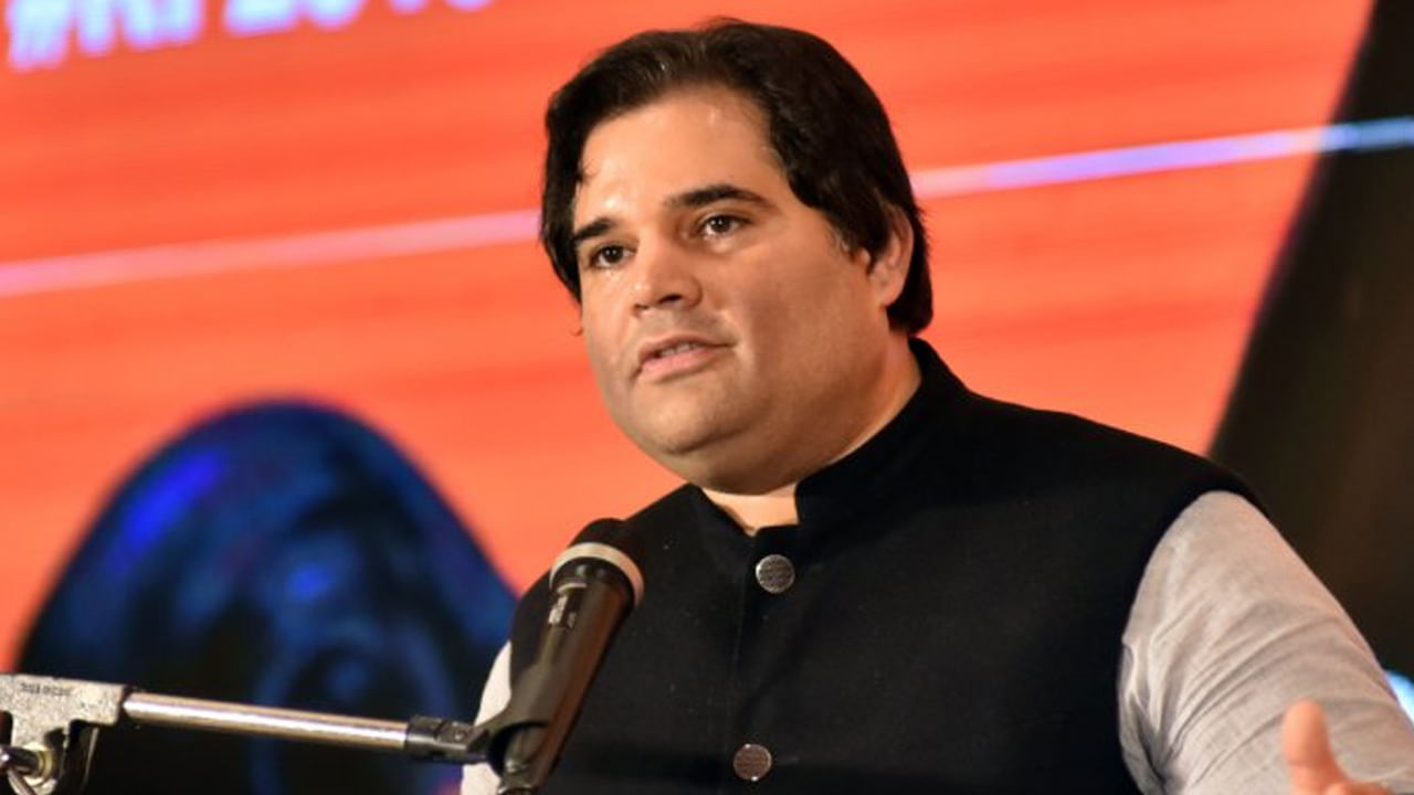 Varun Gandhi: జీతంలో కొంతభాగాన్ని రైలు బాధిత కుటుంబాలకు ఇవ్వండి.. ఎంపీలను కోరిన బీజేపీ నేత వరుణ్ గాంధీ