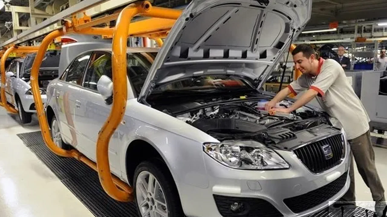 కారులో ఇంజిన్ ముందు భాగంలో మాత్రమే ఎందుకు ఉంటుందో తెలుసా.. సైంటిఫిక్ కారణం ఇదే