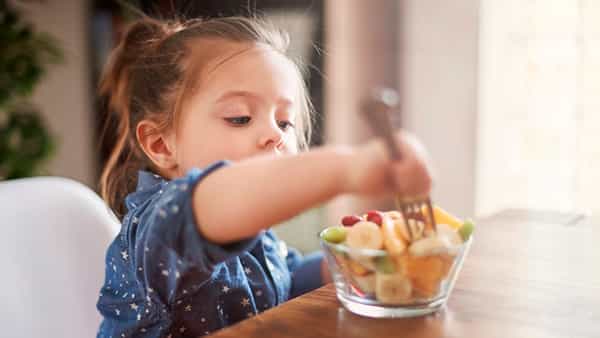Child Health: మీ పిల్లలు ఇష్టపడుతున్నారు కదా అని ఈ ఫుడ్స్ పెట్టకండి.. చేజేతులా వారి ఆరోగ్యాన్ని పాడుచేయకండి..