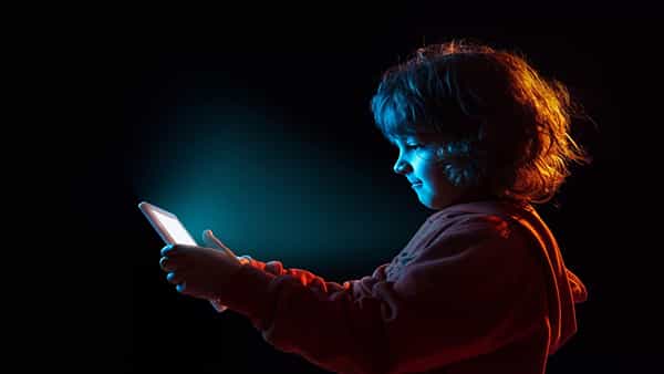 Smartphones Using Child: పిల్లల్ని బాని‘సెల్’ చేయొద్దు.. ఆ ఫోన్ల కంపెనీల అధినేతలే చెబుతున్న నిష్ఠూర సత్యం ఇది..