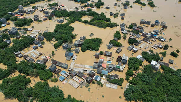 China: దారుణమైన పరిస్థితిలో చైనా.. ఓ వైపు ఎండలు.. మరోవైపు వరదలు.. ఆహారపు కొరత ఎదుర్కోబోతుందంటూ ఆందోళన..