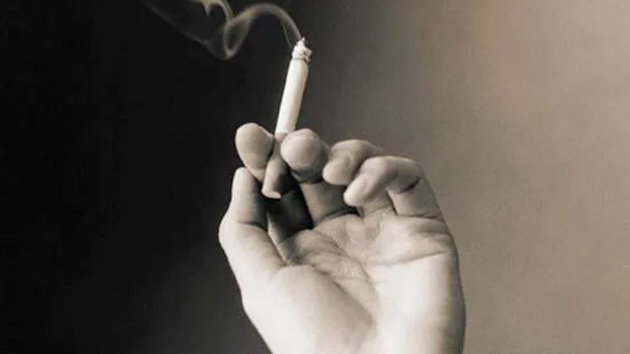 Smoking: If smoking cigarettes.. still be careful.. because smoking is the biggest cause of infertility in men.  Smoking is harmful to the body.  If you smoke cigarettes every day, in addition to the decrease in sperm, its quality also decreases. 