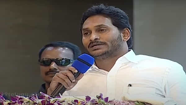 CM Jagan: అట్టడుగు వర్గాల వారు ప్రపంచాన్ని శాసించే స్థాయికి ఎదగాలి.. రాష్ట్ర స్థాయిలో టాపర్స్కు అవార్డులు ప్రదానం చేసిన సీఎం జగన్