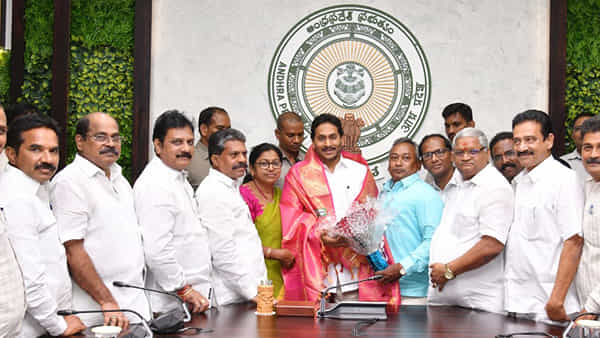 Andhra Pradesh: సీఎం జగన్తో ఉద్యోగ సంఘాల భేటీ.. జీపీఎస్ అమలుపై కృతజ్ఞతలు..
