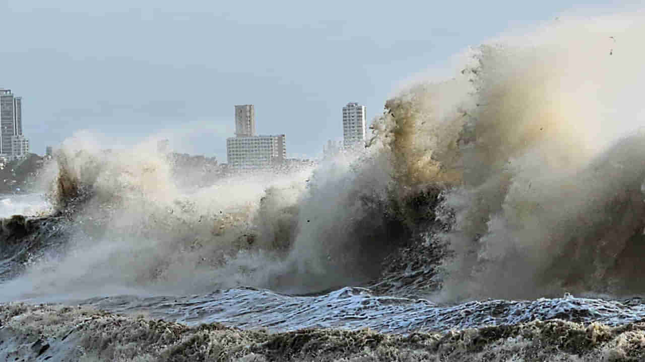 Cyclone Biparjoy: బిపర్‌జాయ్‌ ఉగ్రరూపం.. తుఫాన్ ధాటికి వణికిపోతోన్న తీర ప్రాంతాలు..