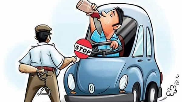 Telangana: డ్రంక్ అండ్ డ్రైవ్ తప్పించుకునే ప్రయత్నంలో ఘోర ప్రమాదం.. బస్సు ఢీ కొని వ్యక్తి మృతి